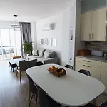 Sunorama Waterfront Apartment